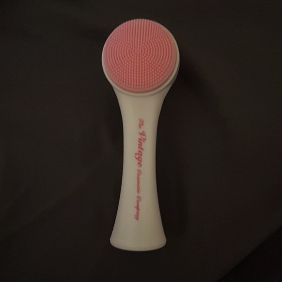 Women’s Face Scrubber and Exfoliator - Picture 2 of 4